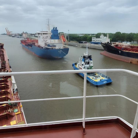 Conflicto en puertos: El Gobierno acordó con los prácticos una rebaja y se levantó el paro