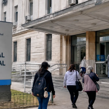 Extranjeros sin residencia deberán pagar la atención en hospitales nacionales