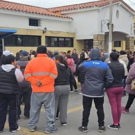 Vecinos de Santa Teresita reclamaron por fuertes aumentos en las facturas de luz