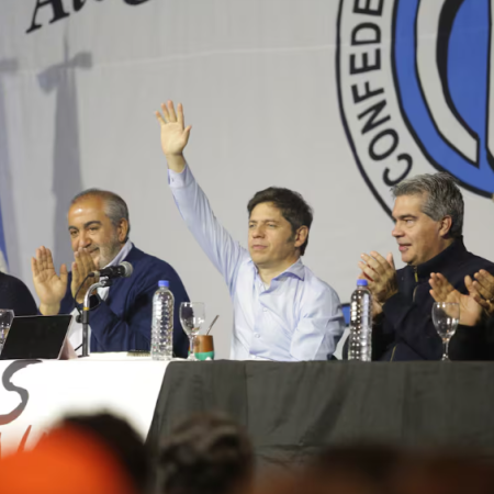 Desde Chaco, Kicillof reforzó su perfil de campaña: "¿Qué macro va a andar bien si a la gente no le alcanza?"