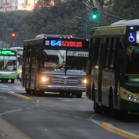 Colectivos y trenes subirán en el AMBA: el boleto más barato costará $530