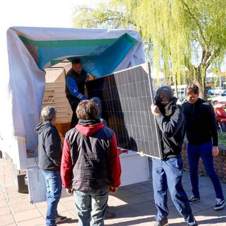 Bolívar: la Escuela Técnica Nº1 recibió equipos solares para capacitar a sus estudiantes
