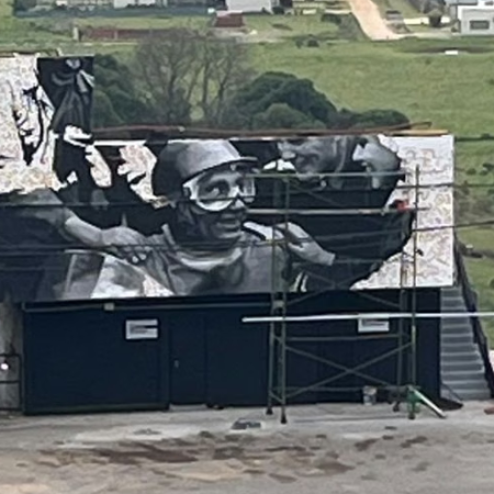 Fangio tiene un nuevo mural en Balcarce a días de la reapertura del autódromo