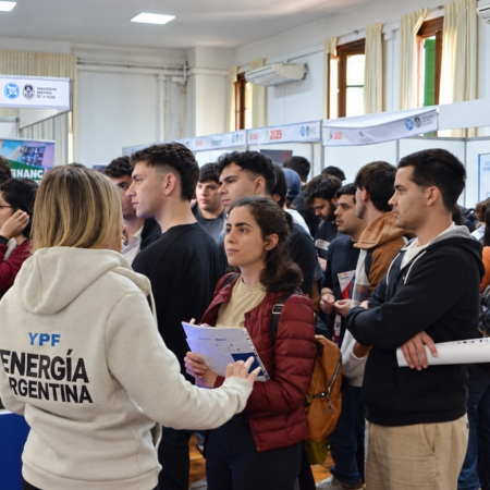 La UNLP reúne a más de 35 empresas en una feria de empleo abierta en La Plata