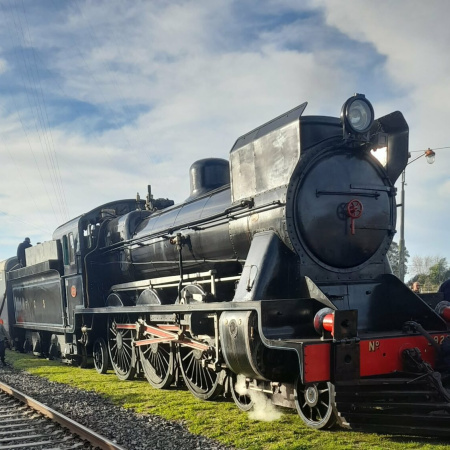 Una locomotora a vapor vuelve a encender la ilusión de llegar a Mar del Plata