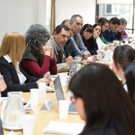 La Provincia convocó a los estatales bonaerenses a negociar salarios