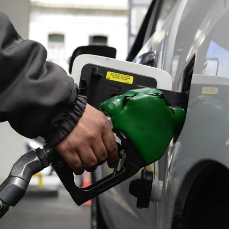 La venta de combustibles volvió a caer en agosto y acumula siete meses en baja