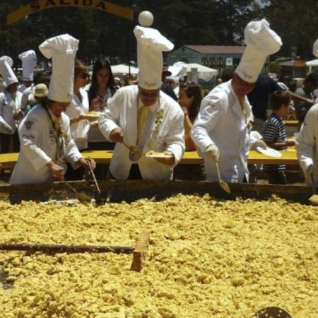Un documental sobre la Fiesta de la Omelette de Pigüé llegó a San Sebastián
