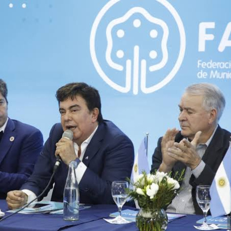 Fernando Espinoza juega su continuidad en la FAM ante la presión de La Cámpora