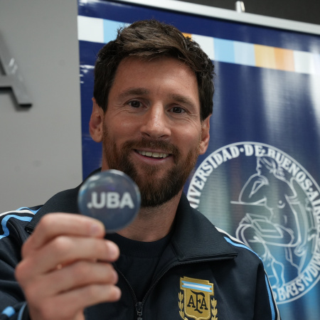 La UBA distinguió a Lionel Messi con el Doctorado Honoris Causa