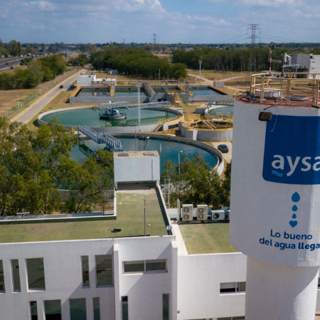 Después de veinte años, AySA vuelve a manos privadas por US$340 millones