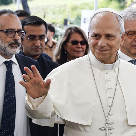 El Gobierno espera la decisión del Vaticano sobre la visita del Papa y los feriados