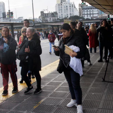 Alerta en 104 líneas de colectivos del AMBA: las cámaras advierten recortes de servicio