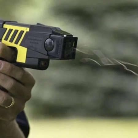 Diputados bonaerenses dieron dictamen al uso de pistolas Taser en la Policía provincial