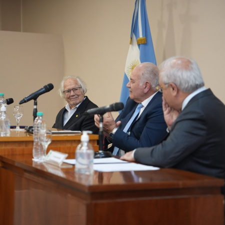 Pérez Esquivel fue distinguido en La Matanza y pidió una democracia con más derechos